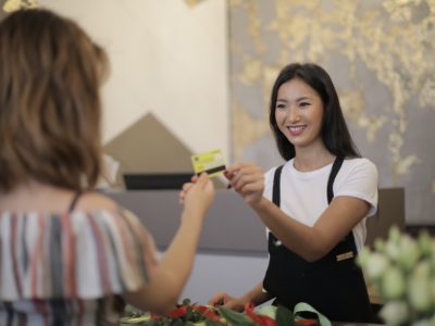 Image of merchant accepting payment: How to pass on credit card fees to customers legally